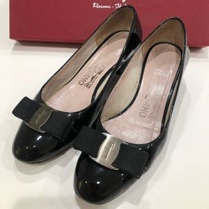 Salvatore Ferragamo Black Vara Pumps 3cm
